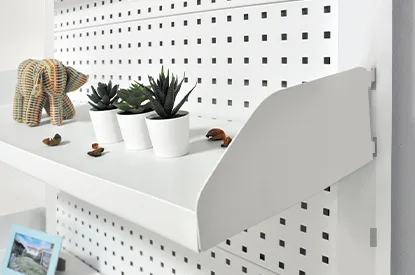Display Stand — Shelves — Adjustable shelves