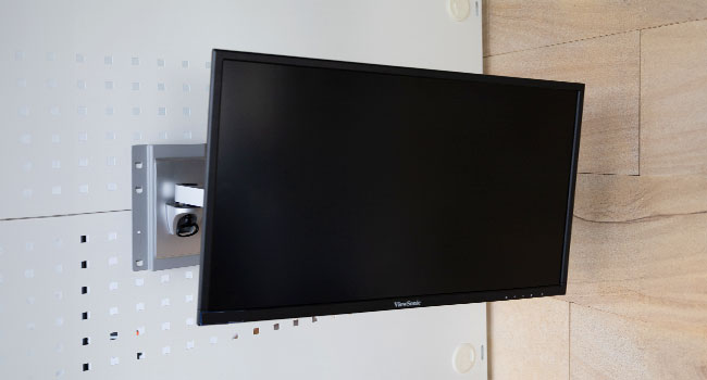 Available ≤ 27" LCD/TV