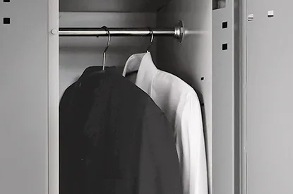 Locker — Closet rod
