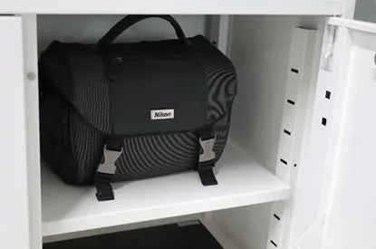 Locker — Adjustable shelf