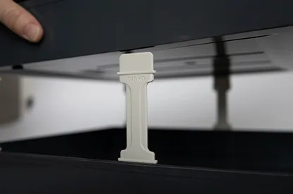 Documents Tray — Supporting poles